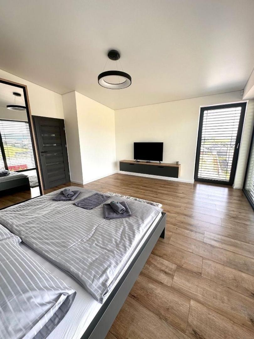 Luxury Apartments Maly Slavkov Ngoại thất bức ảnh