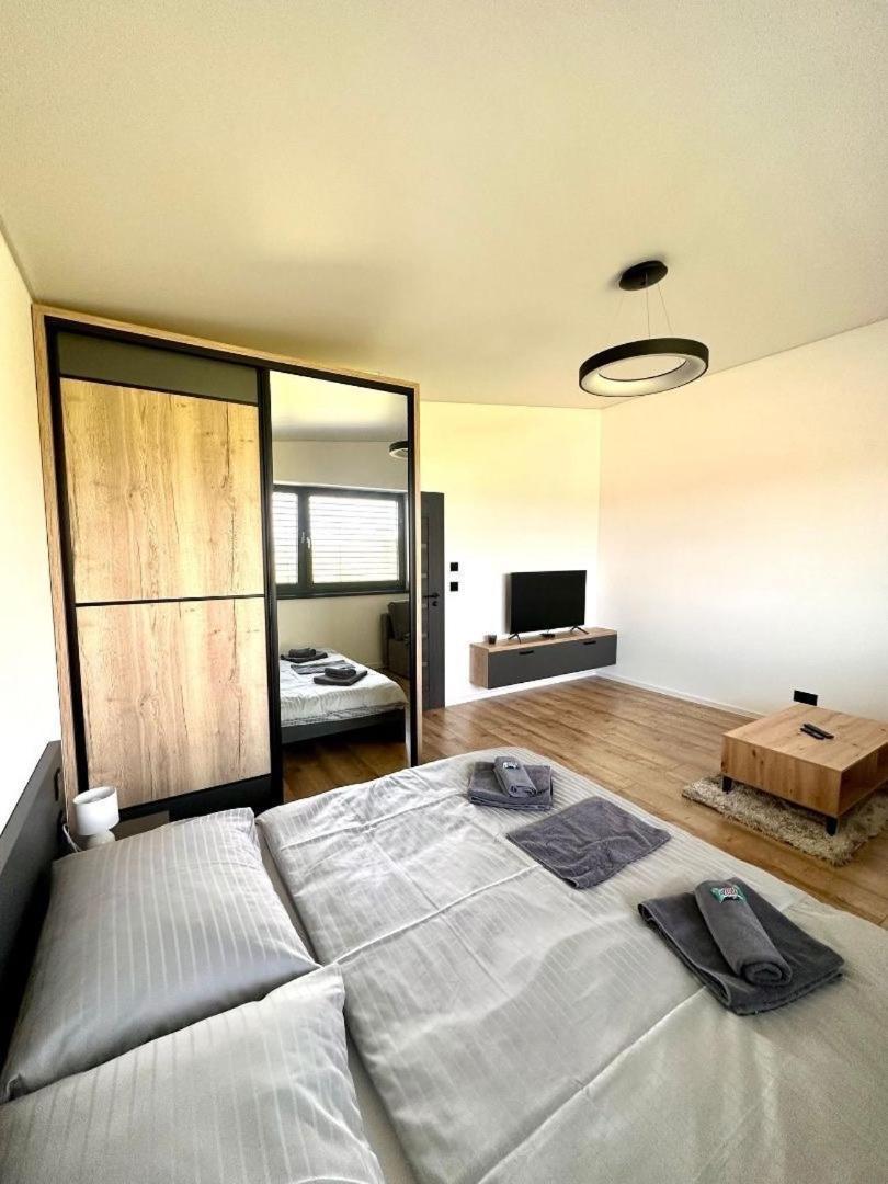 Luxury Apartments Maly Slavkov Ngoại thất bức ảnh