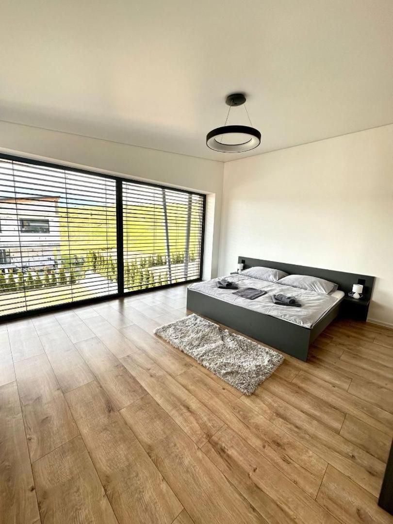 Luxury Apartments Maly Slavkov Ngoại thất bức ảnh